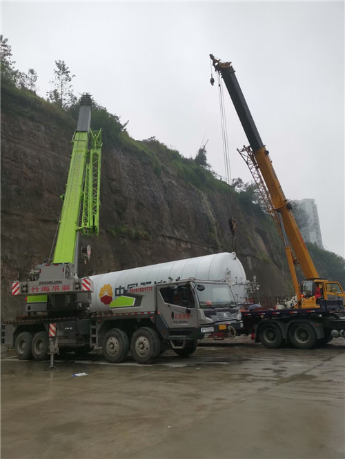 谢通门县“不怕风雨冻”—— 吊车的 “恶劣环境适应” 技术